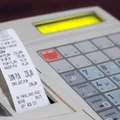 3 tys. zł kary za położenie paragonu na ladzie! Fiskus wręcza mandaty!