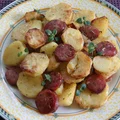 Młode ziemniaczki pieczone z kiełbasą