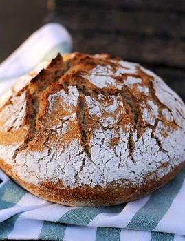 Łatwy chleb pszenny półrazowy z garnka (na zakwasie)