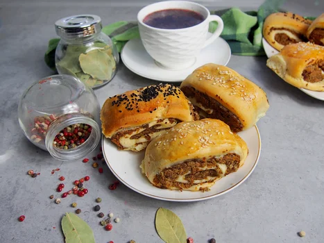 Paszteciki z soczewicą i suszonymi pomidorami