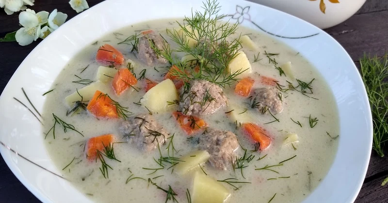 Zupa koperkowa z pulpetami
