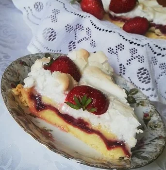 Bezglutenowa tarta z wegańską bezą