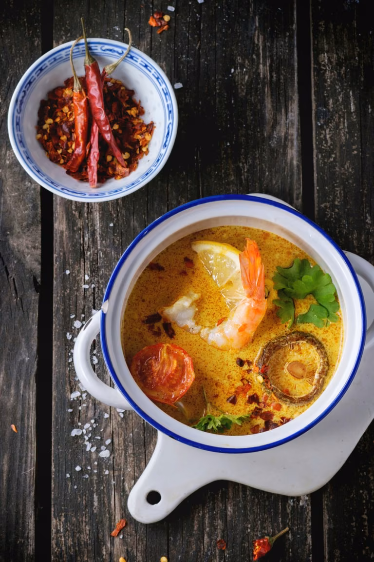 TAJSKA ZUPA TOM YUM Z KREWETKAMI