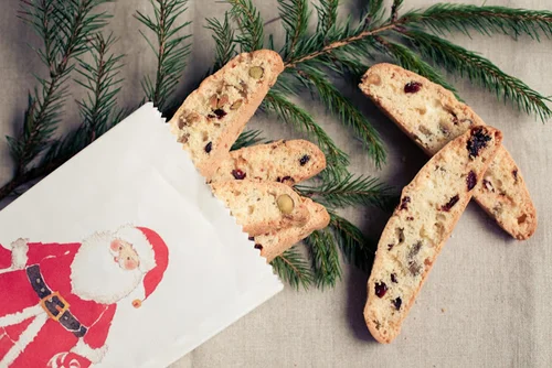 biscotti z żurawiną, pistacjami i skórką pomarańczy