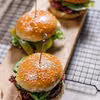 Domowe cheeseburgery z wołowym klopsem