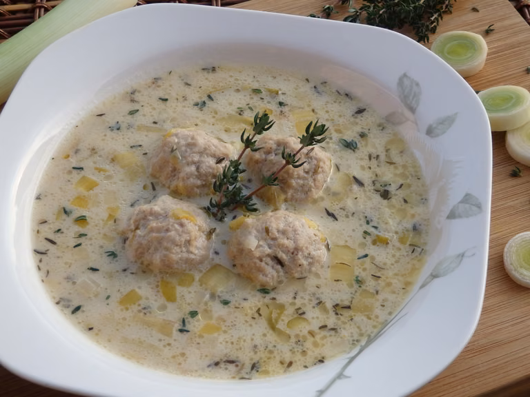 Zupa z pora z pulpecikami