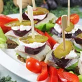 Koreczki śledziowe