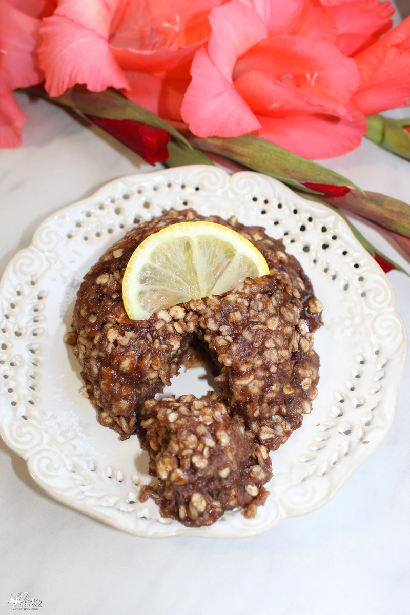 Fit mug cake na płatkach jęczmiennych