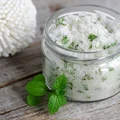 WYPRÓBUJ MIĘTOWY ORZEŹWIAJĄCY PEELING DO STÓP!