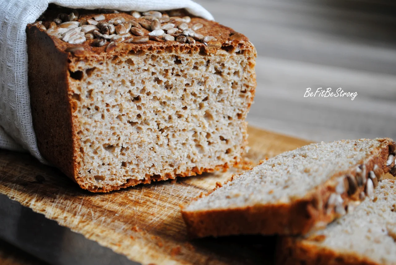Pełnoziarnisty chleb pszenno-żytni ze słonecznikiem, bez wyrabiania