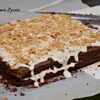 Murzynek (brownie) z orzeszkami i karmelem