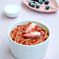 Makaron z sosem owocowym