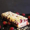 Szybkie, kruche ciasto z truskawkami i budyniową pianką