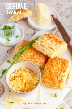 Bułeczki scones z serem