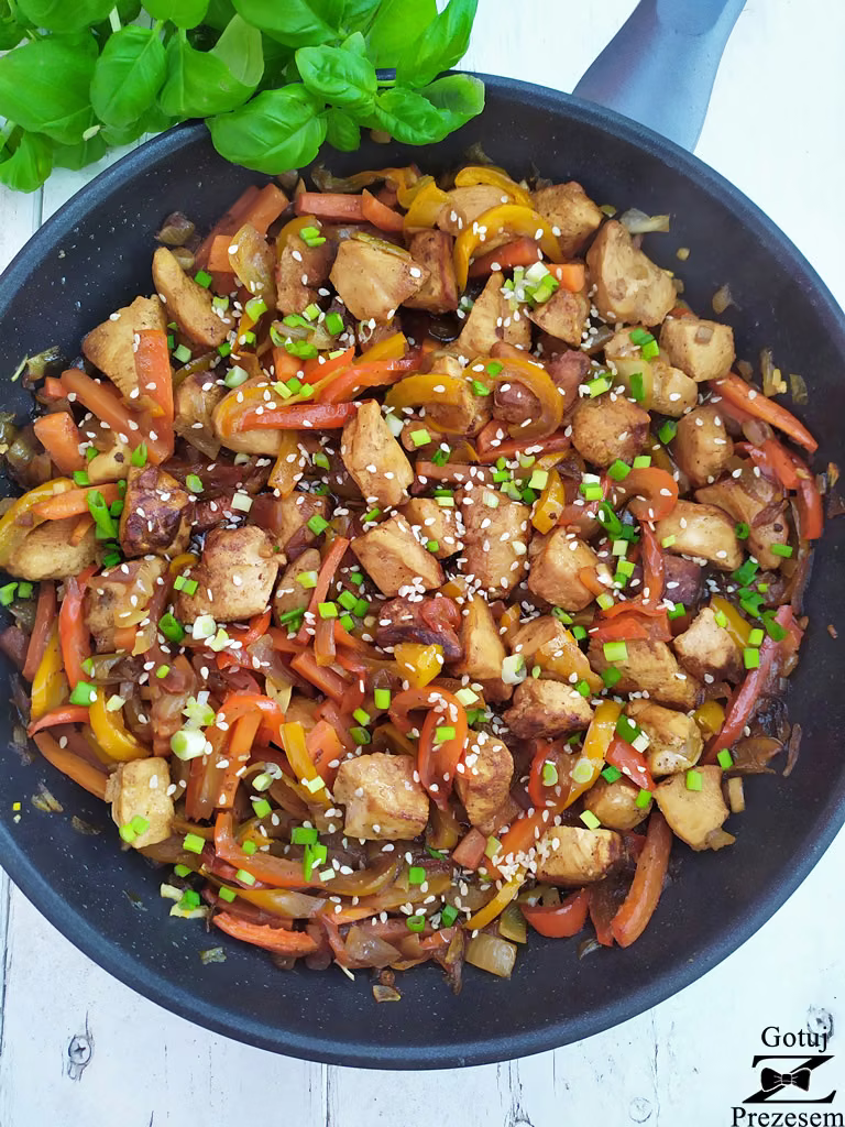 Kurczak w sosie teriyaki z makaronem