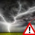 Groźne burze nad Polską! IMGW ostrzega: możliwe trąby powietrzne!