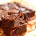 Brownie z wiśniami i delikatnym akcentem chilli
