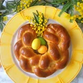 Wielkanocny wieniec drożdżowy