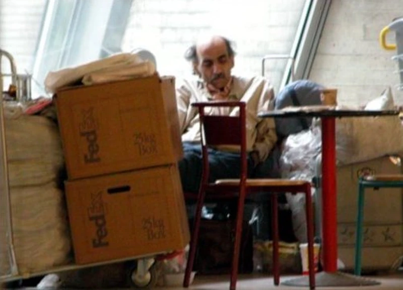 18 lat mieszkał na lotnisku. Nie żyje pierwowzór bohatera filmu "Terminal"