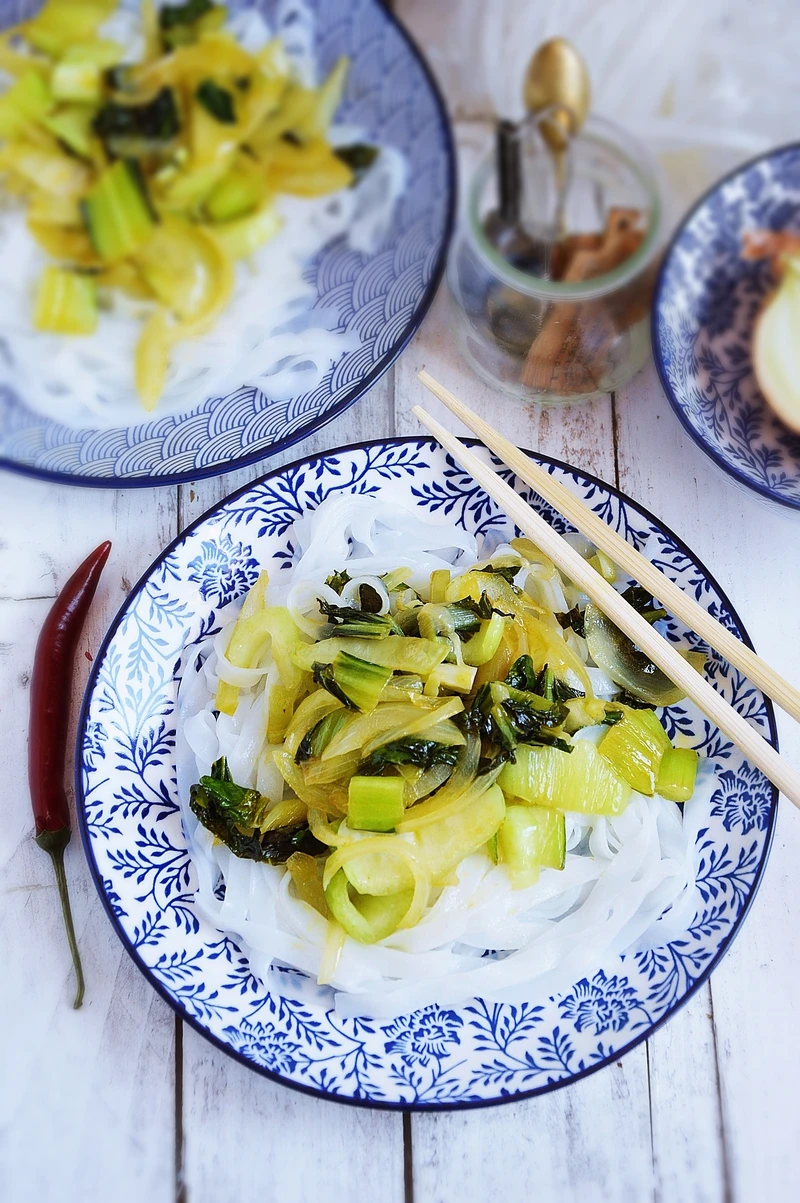 Makaron ryżowy z pak choi
