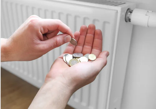 Zasiłek celowy na opał, ogrzewanie, leki, a nawet ubrania! Kto i jak może skorzystać w 2024/2025 roku?