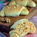Bananowe rogaliki drożdżowe z jabłkiem
