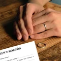 Jak napisać pozew o rozwód? Te 2 elementy są kluczowe