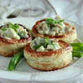 Koszyczki z ciasta francuskiego z kurczakiem