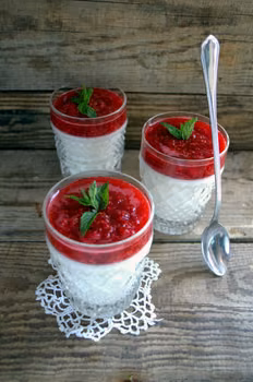 limonkowa  panna cotta z sosem malinowym