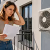 Własne mieszkanie to za mało. Na klimatyzację w bloku często trzeba mieć zgodę