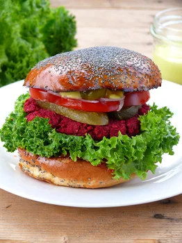 MEGA BURGER WEGAŃSKI Z CIECIORKI I BURAKA