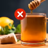Dlaczego nie należy dodawać miodu do gorącej herbaty?