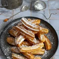 Churros z cukrem pudrem