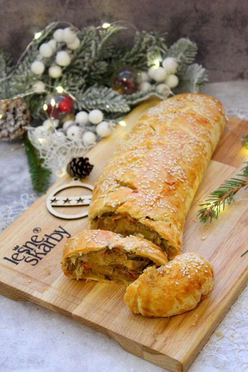 Kulebiak z kapustą i grzybami na półkruchym cieście