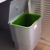 Trik na pozbycie się śmierdzącego kosza na śmieci.