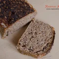 Chleb żytni z ziarnami żyta