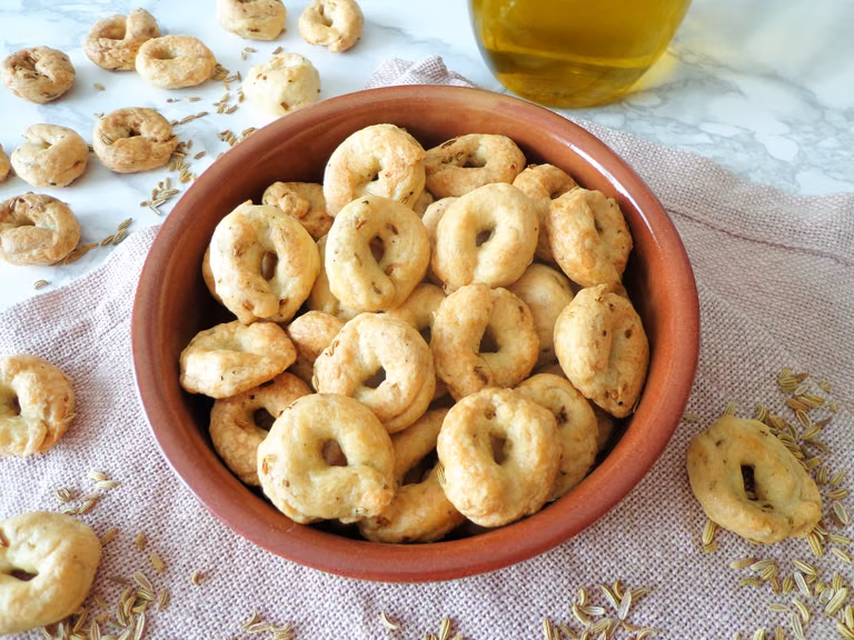 Włoskie taralli z nasionami kopru włoskiego
