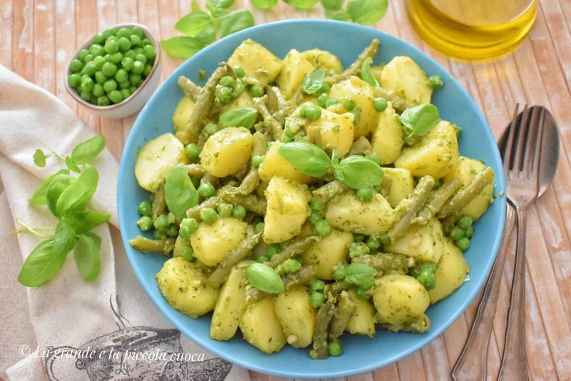 Sałatka ziemniaczana z pesto i fasolką szparagową