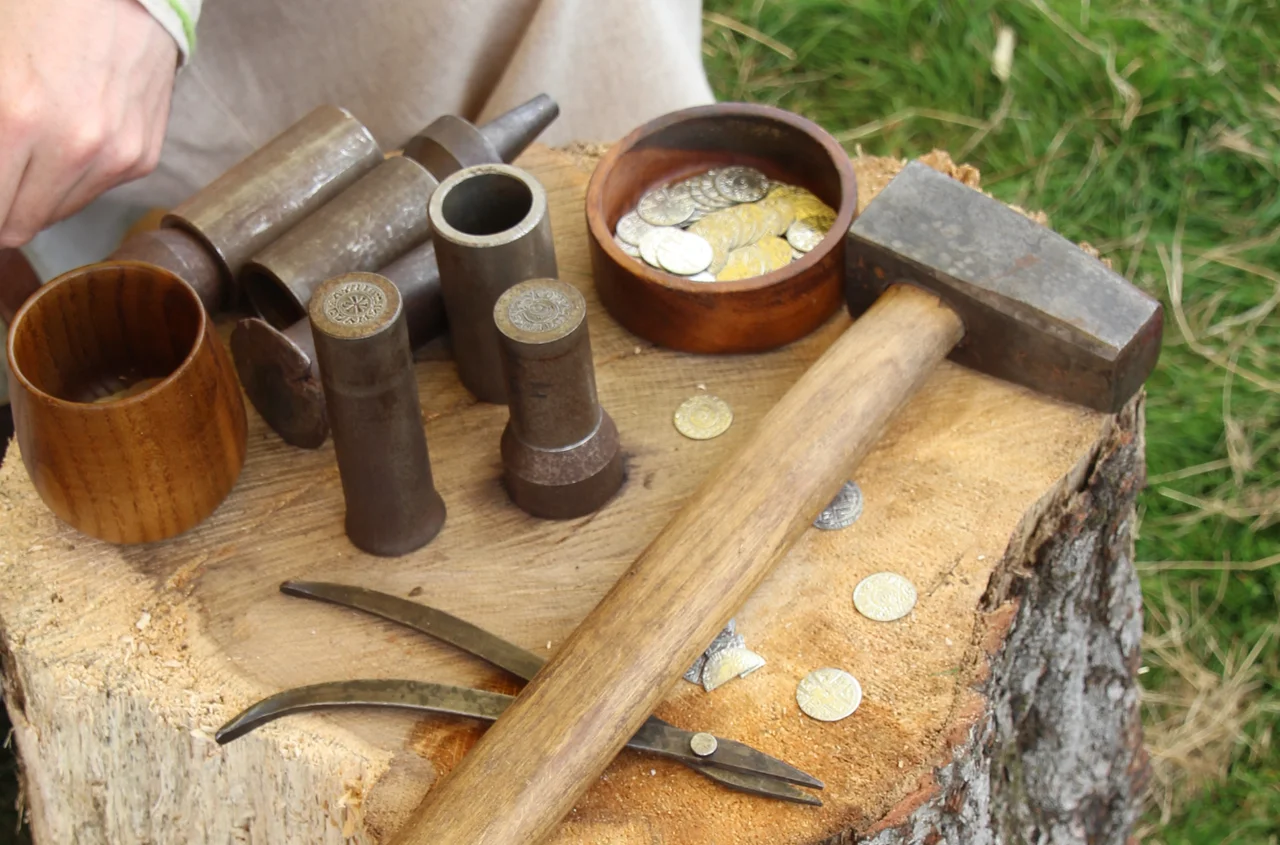 Dzień Mincerza: Historia i Znaczenie Zawodu, Który Zmienił Świat