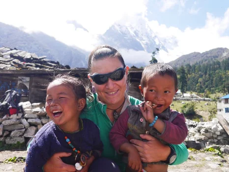 Pomagam dzieciom w Nepalu – Kasia Witkowska