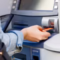 Przeżyła szok, gdy zobaczyła stan konta! Bank zablokował pieniądze 17-nastolatki, bo za dużo zarobiła!?