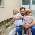 Mąż zostaje w domu z dziećmi: Jak zmieniło to nasze małżeństwo? [LIST DO REDAKCJI]