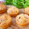 Jogurtowe muffinki z parówką i cebulką