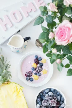 Lekkie śniadanie - jogurt z owocami