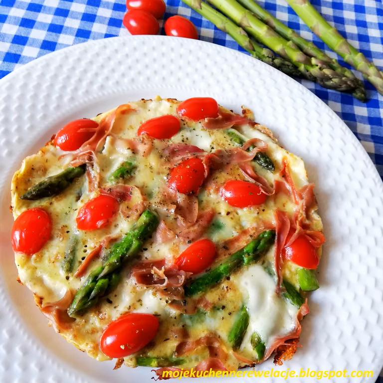 Omlet ze szparagami, mozzarellą i szynką parmeńską - 340 kcal