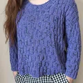 Fioletowy sweterek na drutach