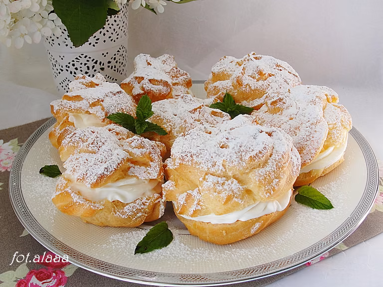 Ptysie z kremem pinia colada