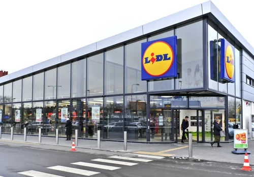 Lidl testuje nowy typ sklepów! Tysiące osób w kolejkach na otwarciu!
