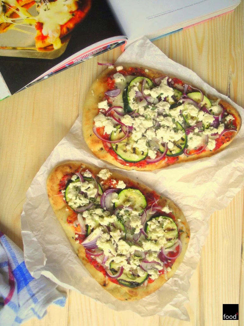 Pizza z chlebków naan