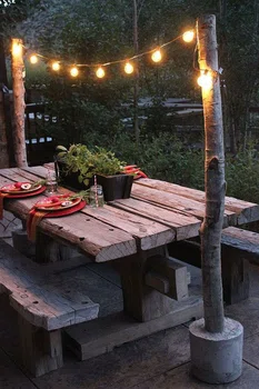 Najprostsze oświetlenie nad ogrodowym stołem